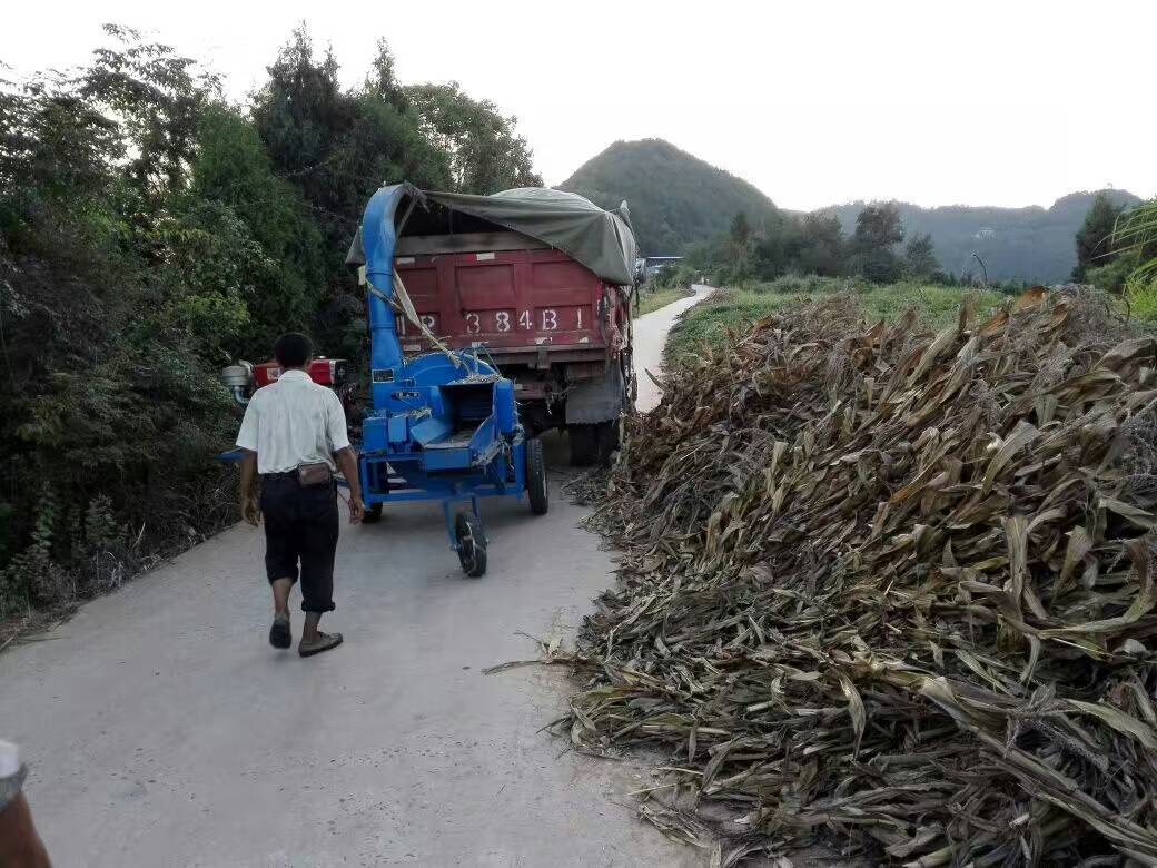 大型铡草粉碎机多少钱一台？秸秆铡草机多少钱一台？